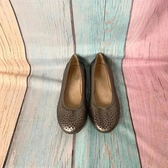 Metallic gray Vionic ballet flats size 7 - Picture 7 of 10